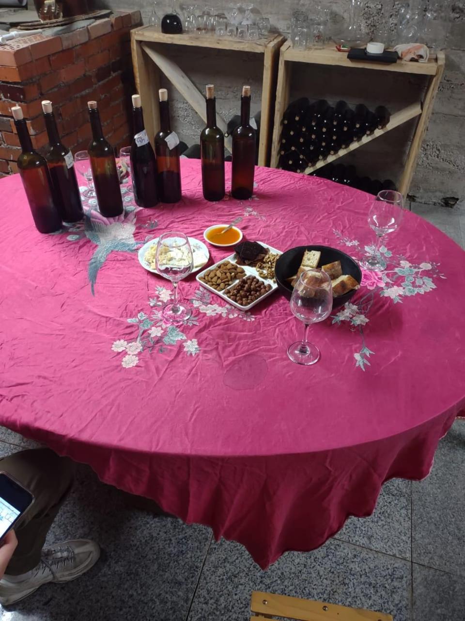 Bookwine Tasting In Tbilisi Тбилиси Екстериор снимка
